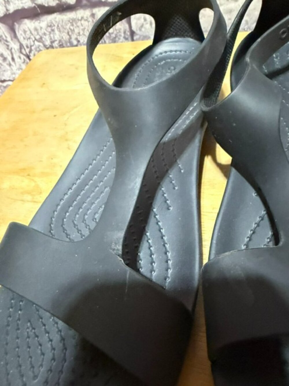 Crocs Black Light Weight Sandals Size 8 - Picture 5 of 7